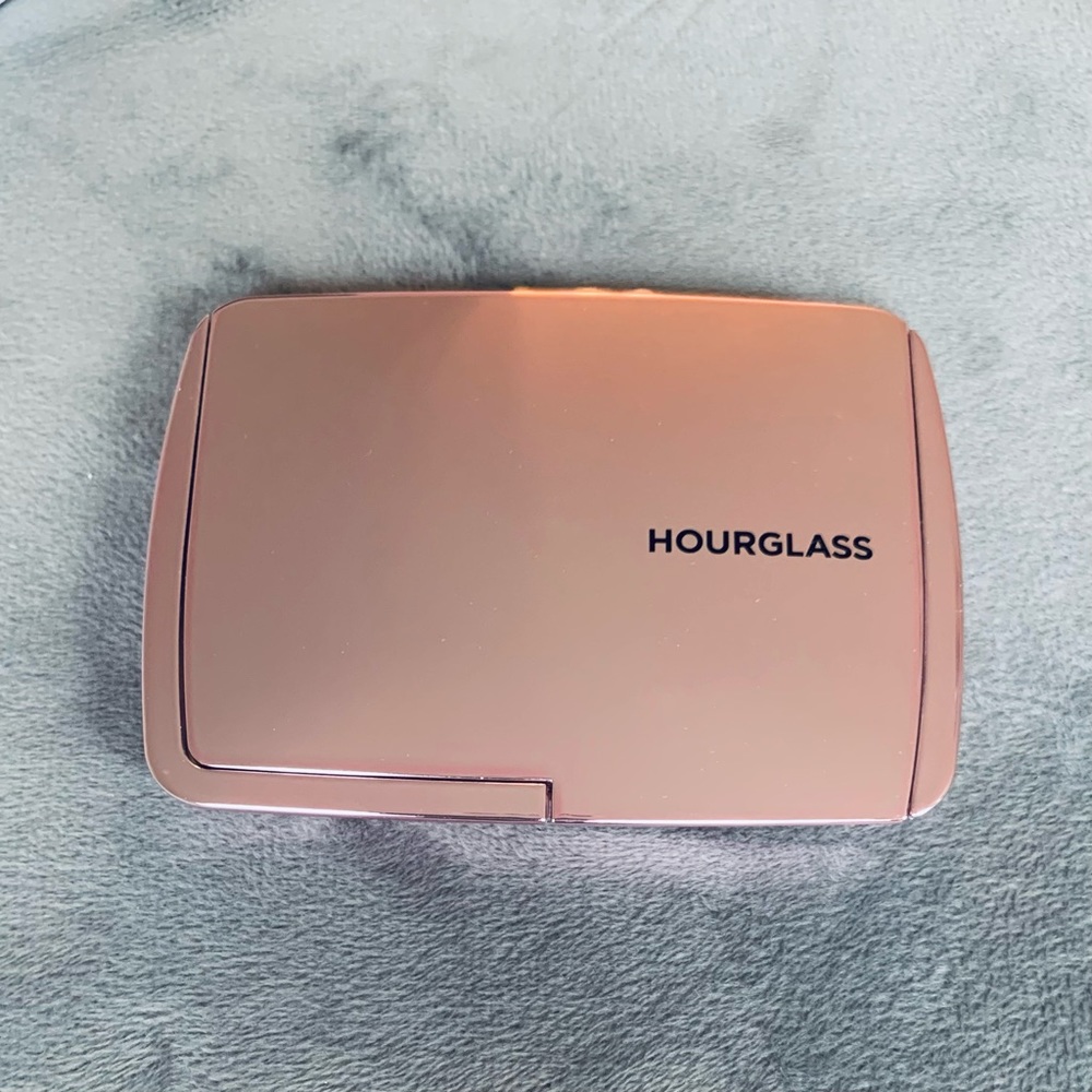 Hourglass ambient lighting face palette